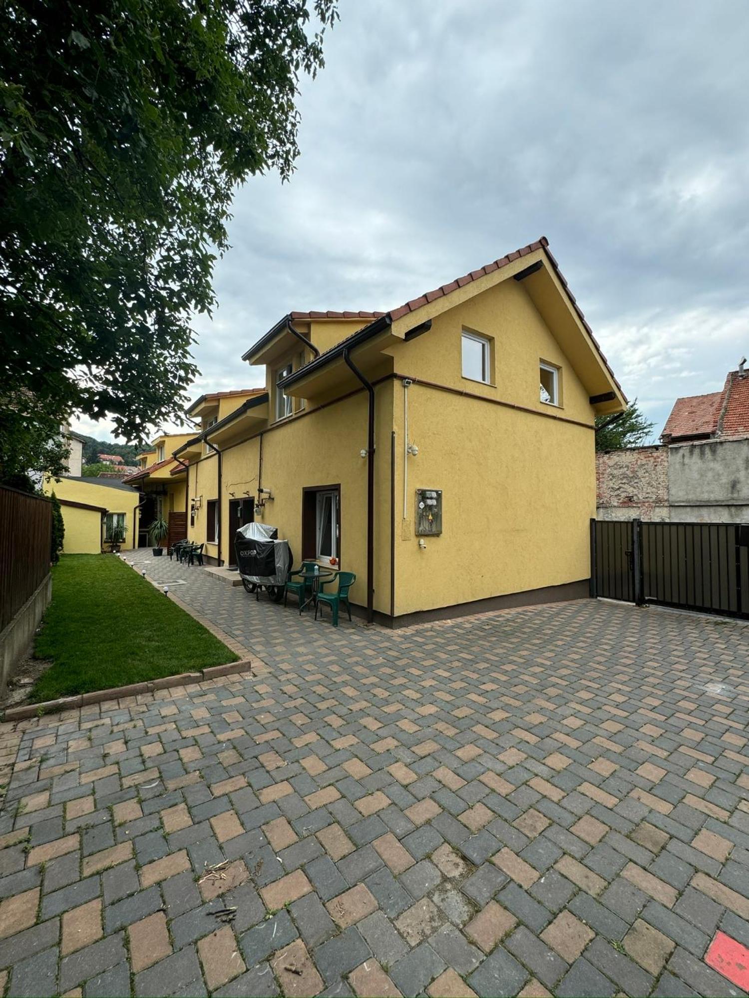 Apartamente De Inchiriat Lucky House Braşov Buitenkant foto