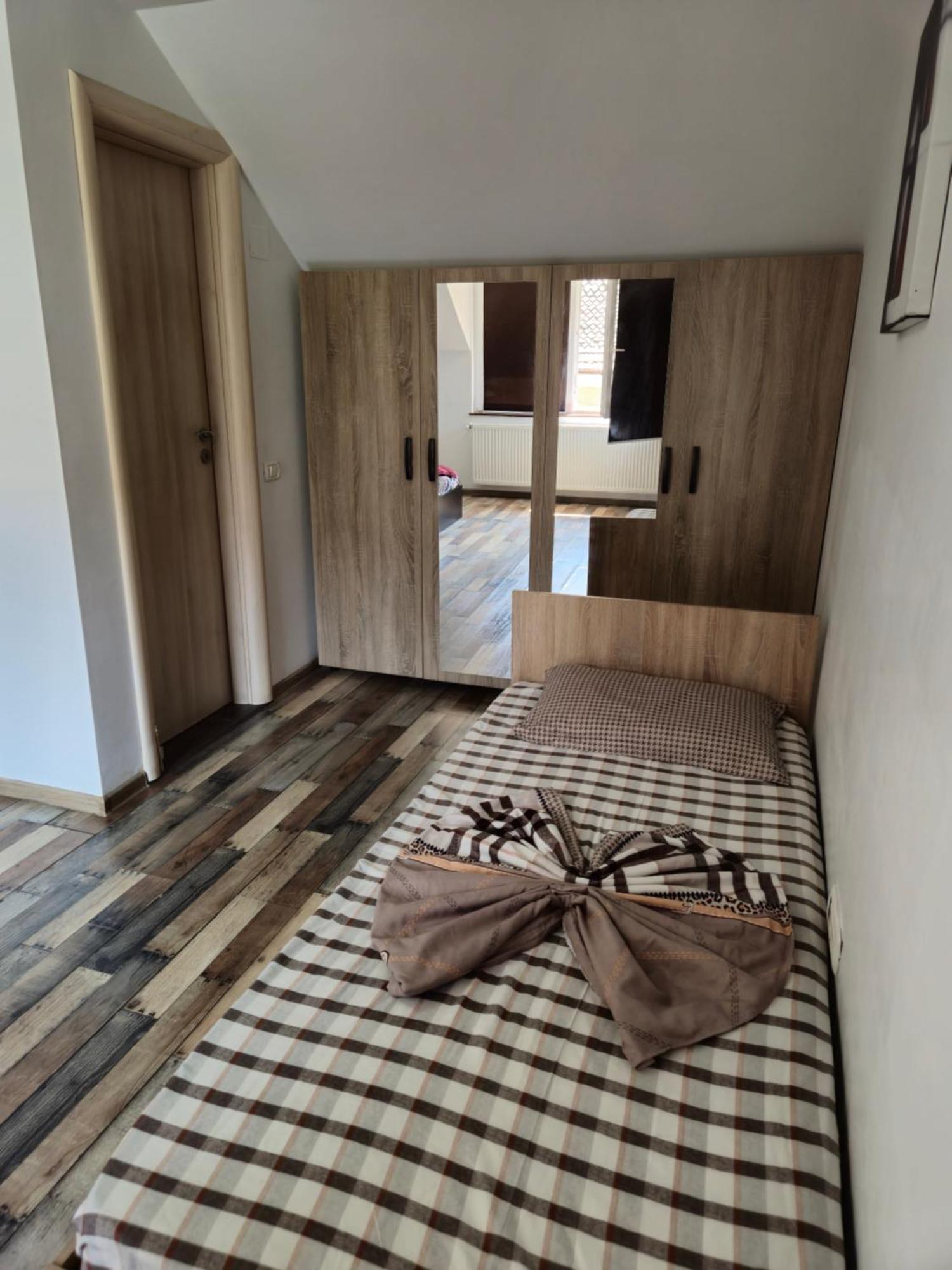 Apartamente De Inchiriat Lucky House Braşov Buitenkant foto